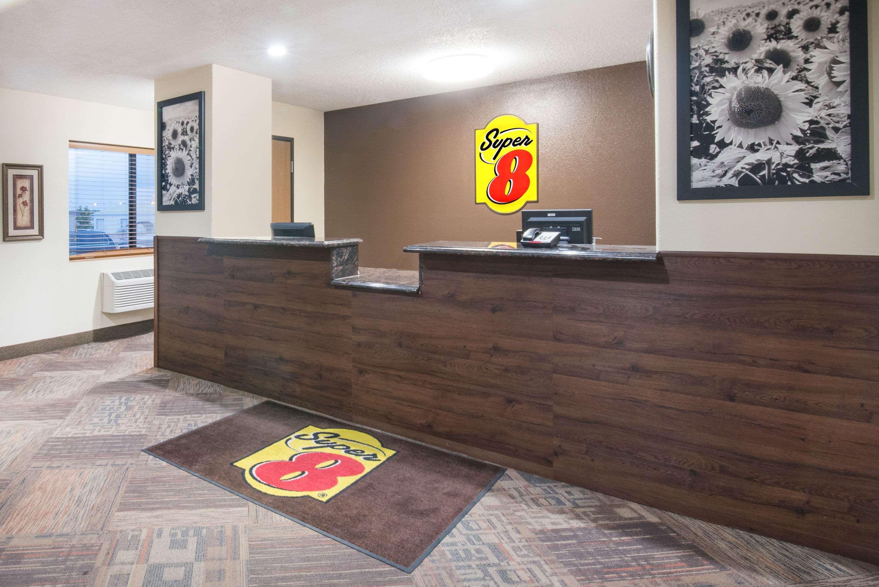 Super 8 By Wyndham Jamestown Dış mekan fotoğraf